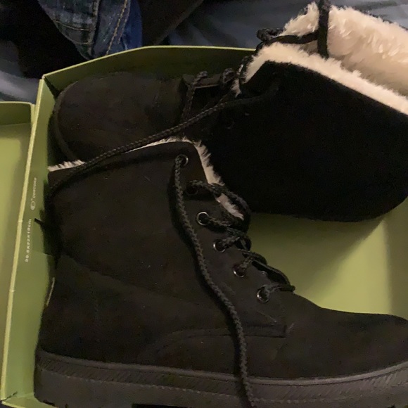 adorable black boots - Picture 2 of 3